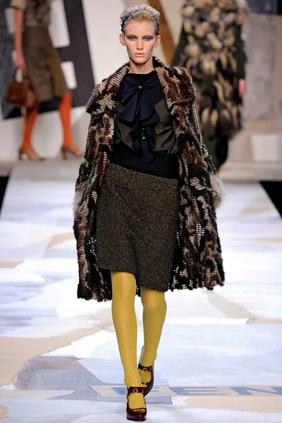 Look 14